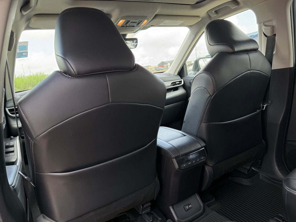 Used 2021 Toyota Highlander XLE FWD image 18