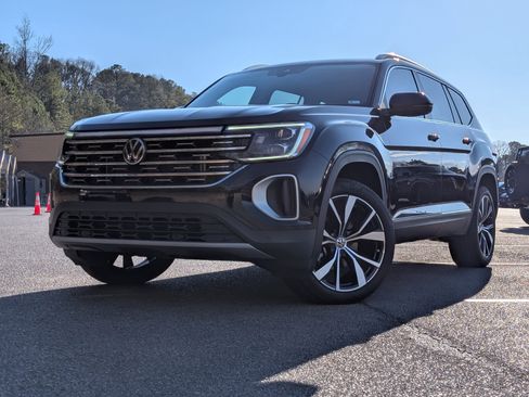 Used 2024 Volkswagen Atlas SEL image 4
