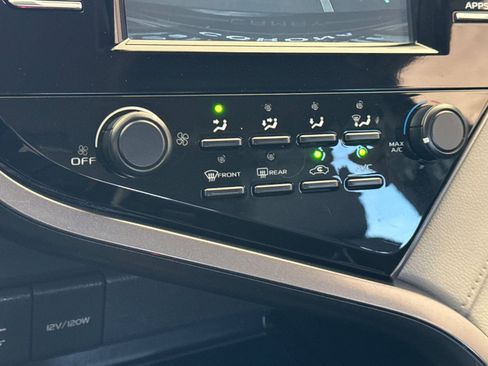 Used 2019 Toyota Camry LE image 19