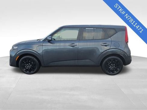 Used 2022 Kia Soul LX image 4