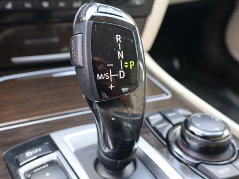 Used 2013 BMW 750Li RWD image 34