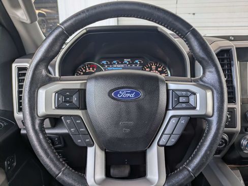Used 2018 Ford F150 Lariat w/ Equipment Group 502A Luxury AWD/4WD image 18