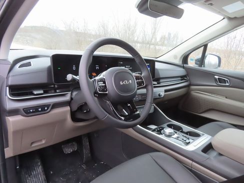 New 2026 Kia Carnival EX image 19