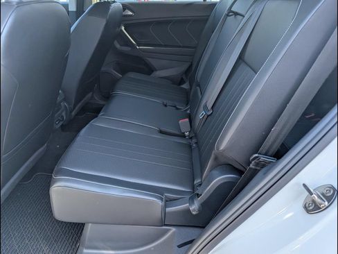 Used 2024 Volkswagen Tiguan SE FWD image 8