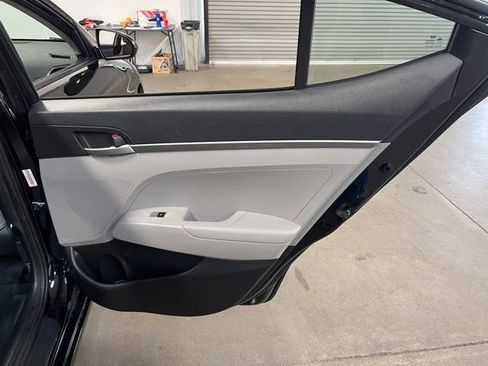 Used 2017 Hyundai Elantra SE image 14