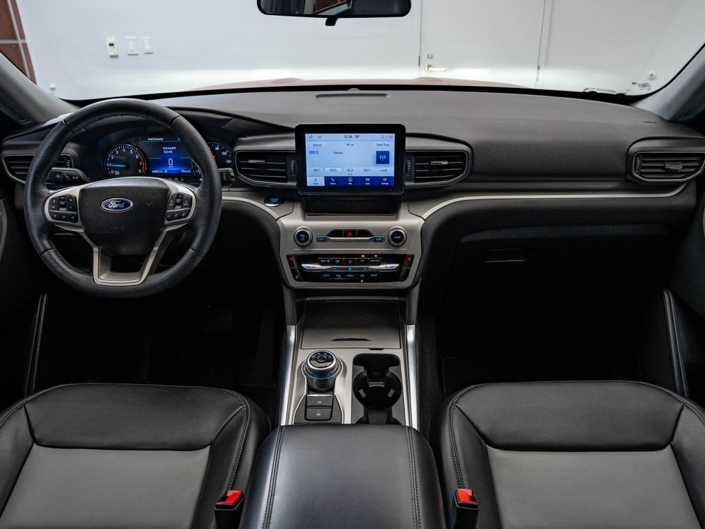 Used 2023 Ford Explorer XLT w/ Equipment Group 202A AWD/4WD image 35