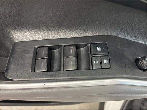 Used 2022 Toyota Highlander XLE AWD/4WD image 40