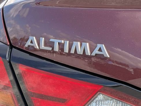 Used 2025 Nissan Altima 2.5 SV FWD image 11