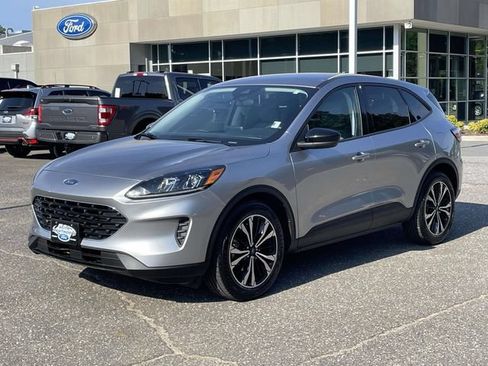 Certified 2022 Ford Escape SE w/ SE Sport Appearance Package FWD image 3