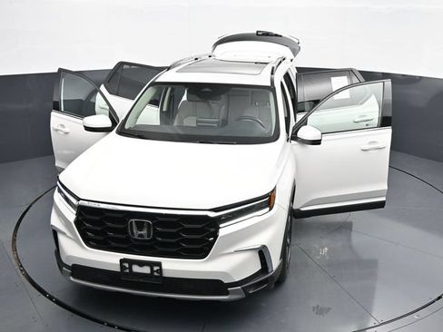 Used 2025 Honda Pilot Touring image 42