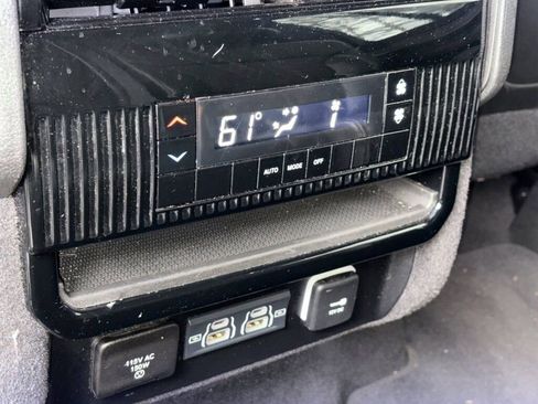 Used 2024 Jeep Wagoneer L Series II RWD image 33