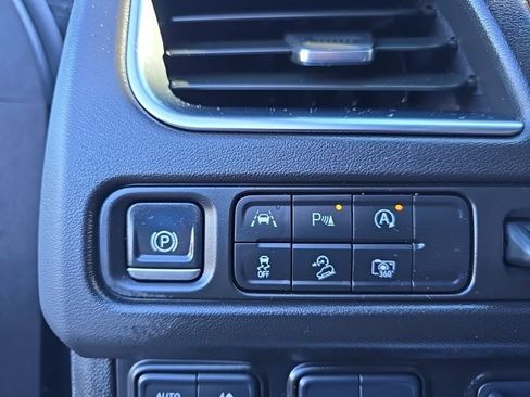 Used 2024 Chevrolet Tahoe Premier w/ Premium Package image 29