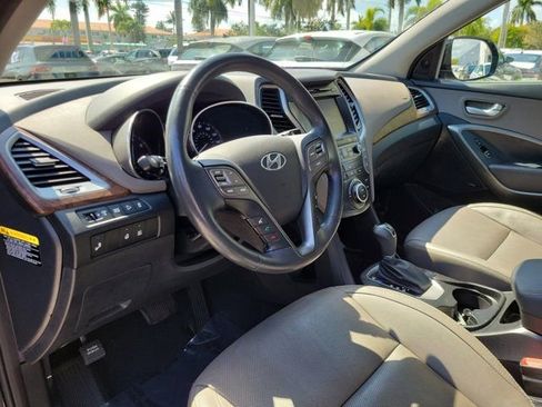 Used 2017 Hyundai Santa Fe SE w/ Ultimate Package FWD image 18
