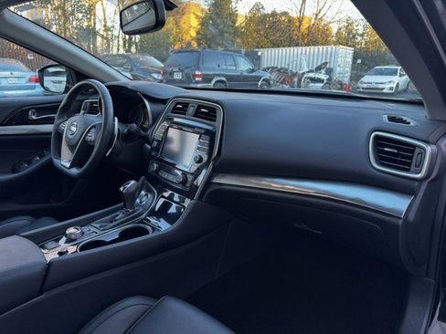 Used 2018 Nissan Maxima SR w/ Midnight Edition image 32