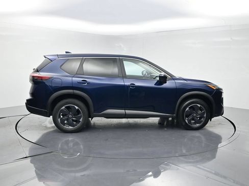 Used 2024 Nissan Rogue SV AWD/4WD image 4