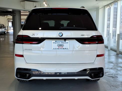 Used 2026 BMW X7 xDrive40i w/ M Sport Package AWD/4WD image 5