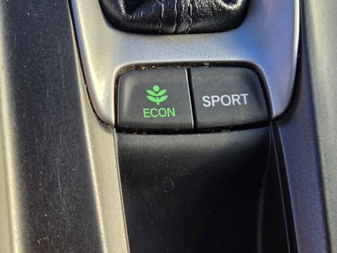 Used 2018 Honda Accord Sport image 19