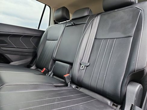 Used 2022 Volkswagen Tiguan SE image 16