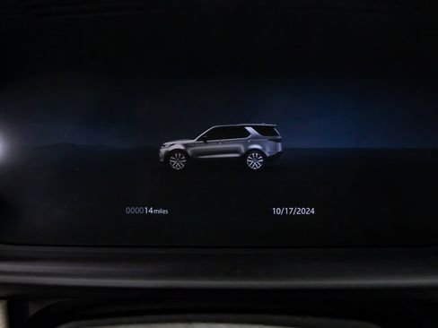 Certified 2025 Land Rover Discovery Dynamic SE image 17