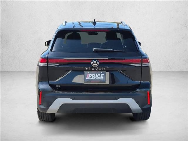 Used 2026 Volkswagen Tiguan SE FWD image 8