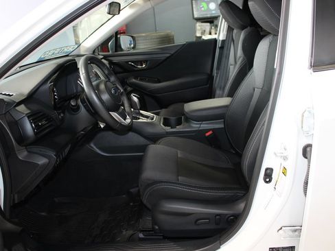 Used 2025 Subaru Outback Premium AWD/4WD image 7