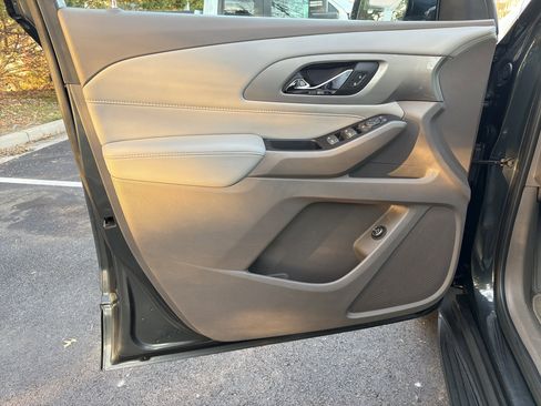 Used 2020 Chevrolet Traverse LT image 14