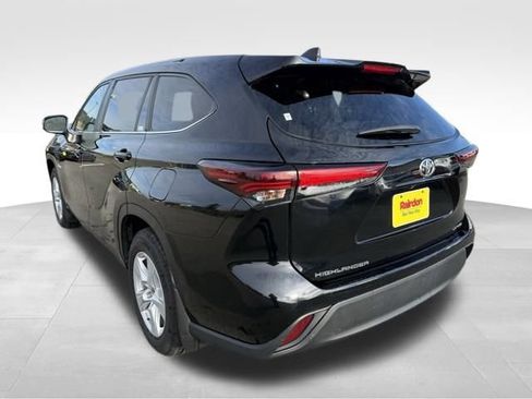 Used 2024 Toyota Highlander LE image 7