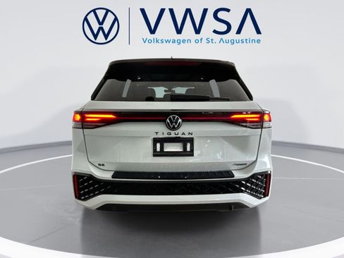 New 2026 Volkswagen Tiguan SE R-Line AWD/4WD image 7
