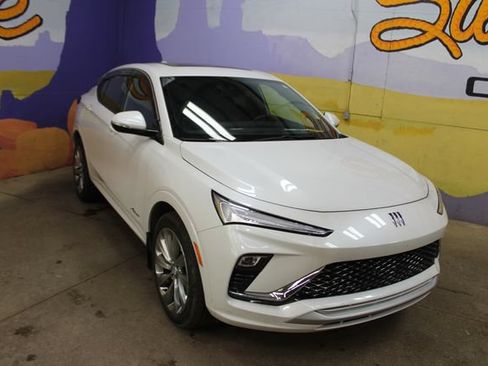 Used 2025 Buick Envista Avenir FWD image 2