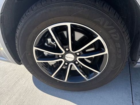 Used 2018 Dodge Grand Caravan SE image 18