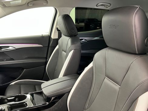 Used 2025 Buick Envision Sport Touring AWD/4WD image 17