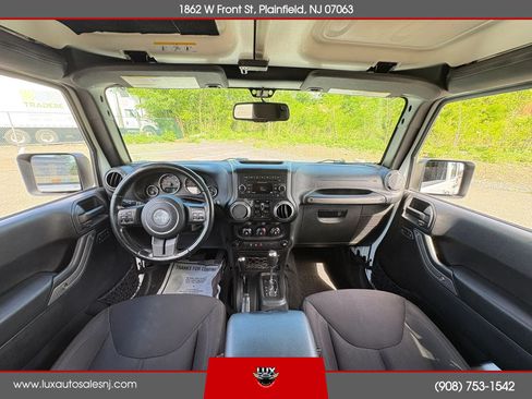 Used 2015 Jeep Wrangler Unlimited Sport w/ Quick Order Package 24S AWD/4WD image 16