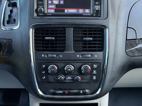 Used 2019 Dodge Grand Caravan SE image 36