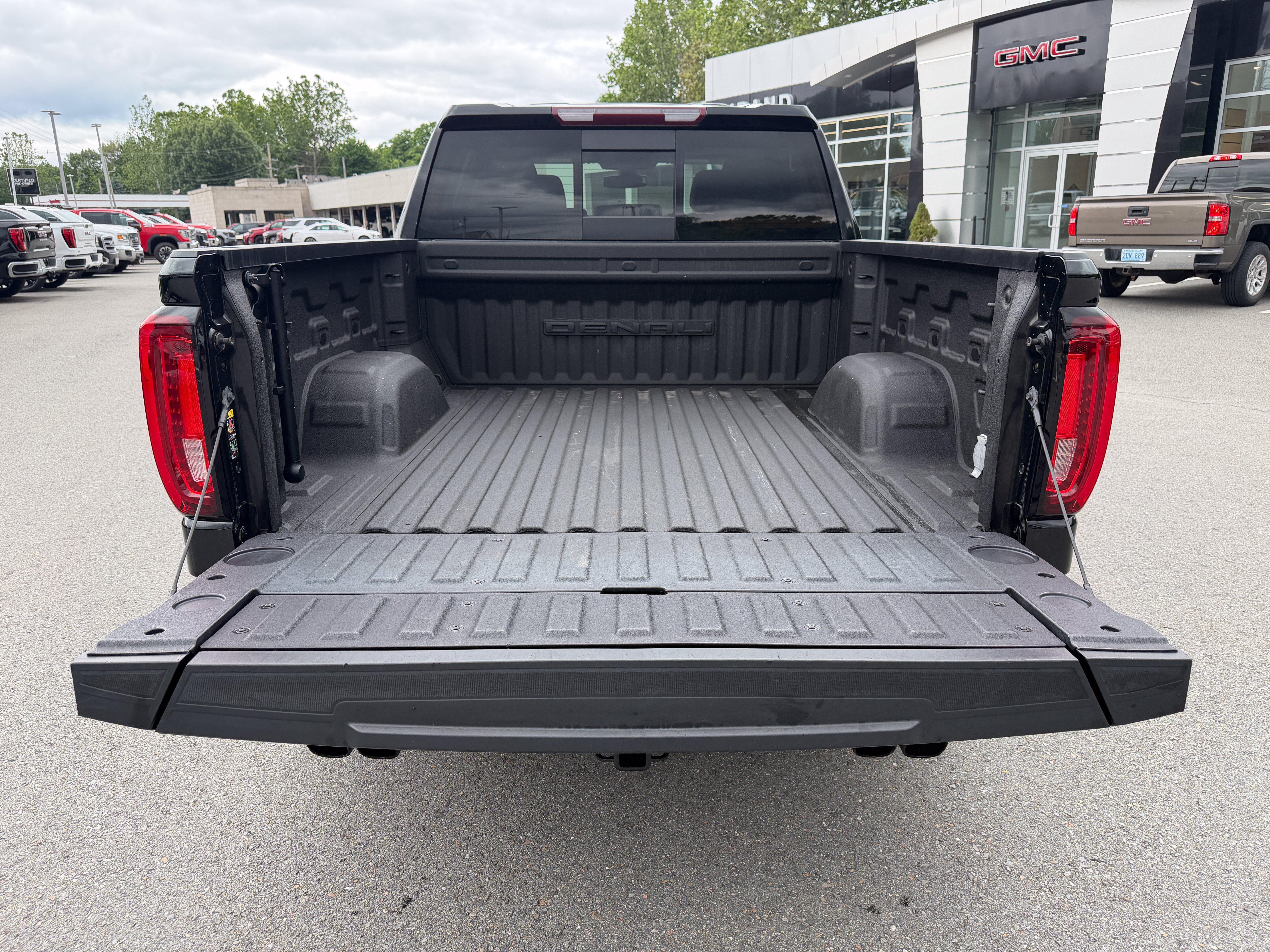 Used 2022 GMC Sierra 1500 Denali w/ Denali Premium Package AWD/4WD image 10
