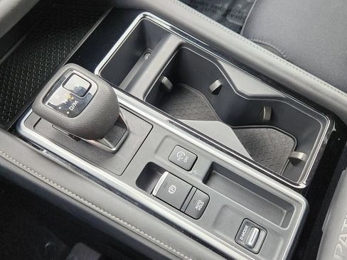 Used 2025 Nissan Pathfinder SV FWD image 11