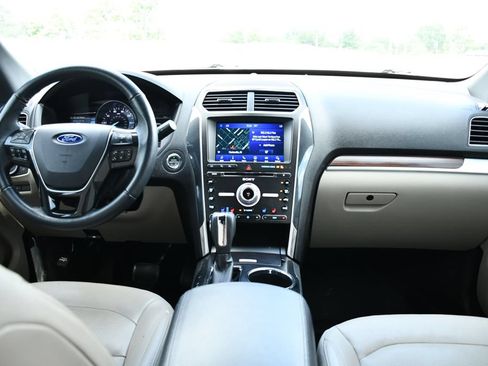 Used 2018 Ford Explorer Limited w/ Equipment Group 301A AWD/4WD image 22