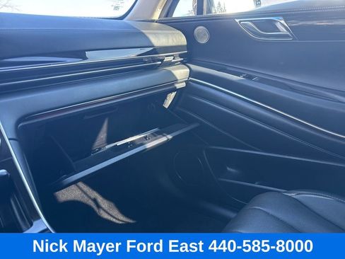 Used 2025 Genesis GV80 2.5T Standard image 13