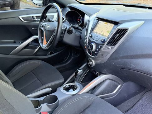Used 2017 Hyundai Veloster Value Edition FWD image 24