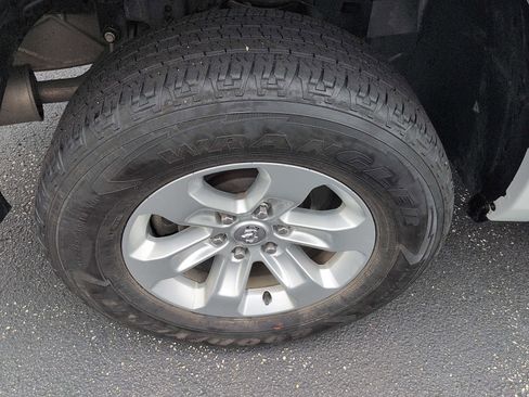 Used 2024 RAM 1500 Laramie AWD/4WD image 9