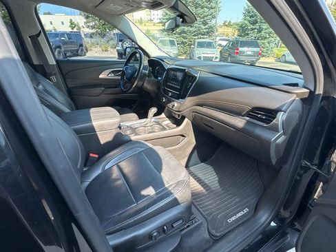 Used 2019 Chevrolet Traverse LT w/ LT Premium Package FWD image 16