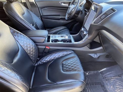Used 2023 Ford Edge Titanium image 9