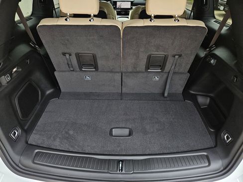 New 2026 Jeep Grand Cherokee L Limited RWD image 9