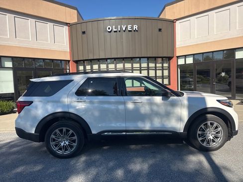 New 2025 Ford Explorer Active w/ Active Comfort Package image 8