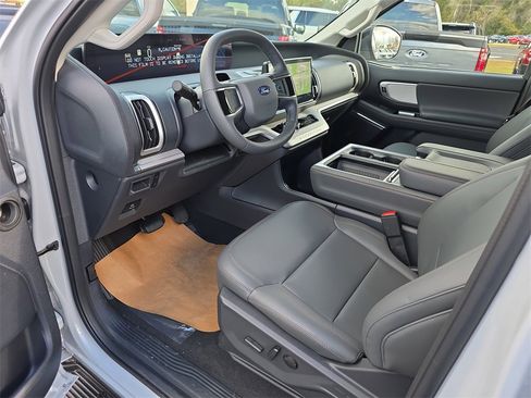New 2025 Ford Expedition Active image 11