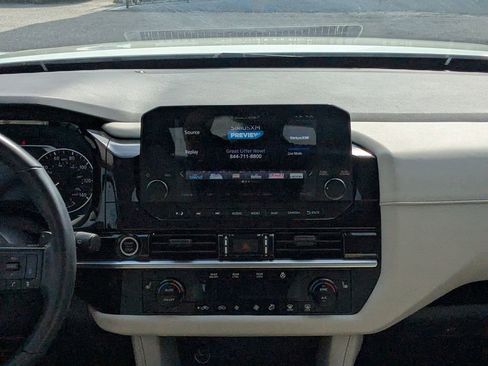Used 2023 Nissan Pathfinder SL AWD/4WD image 18