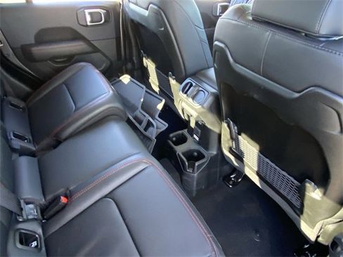 Used 2025 Jeep Gladiator Rubicon w/ Convenience Group image 15