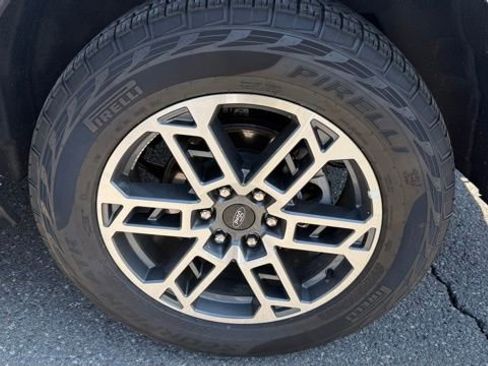Used 2025 Ford Expedition Active AWD/4WD image 44