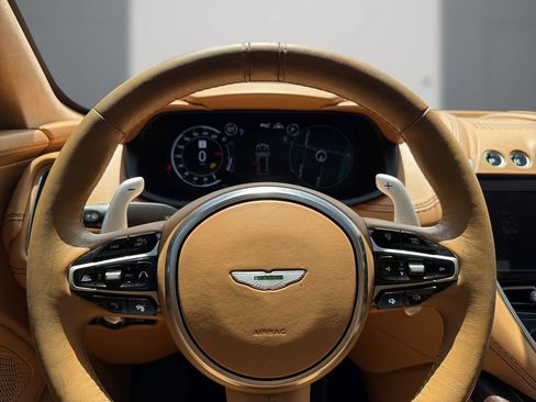 Used 2021 Aston Martin DBX AWD/4WD image 21