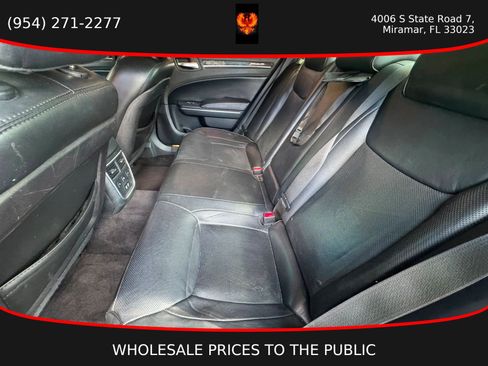 Used 2017 Chrysler 300 C RWD image 17