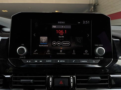 Used 2025 Nissan Pathfinder SV FWD image 31